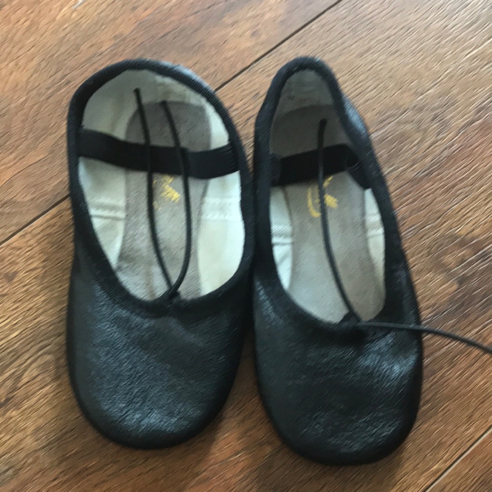Black ballet shoes